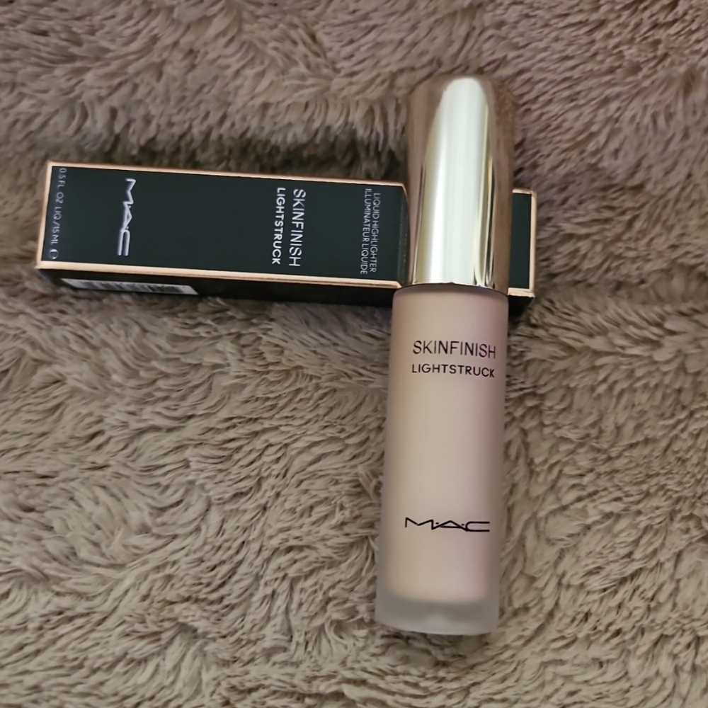 MAC Cosmetics Skinfinish Lightstruck Liquid Highlighter - Black & Rose Gold - Picture 3 of 3